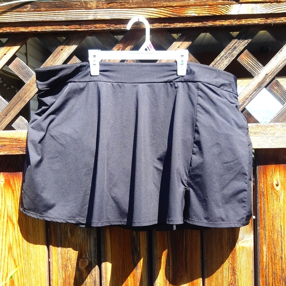 Pennington Black Highwaisted Swim skirt - Picture 1 of 9